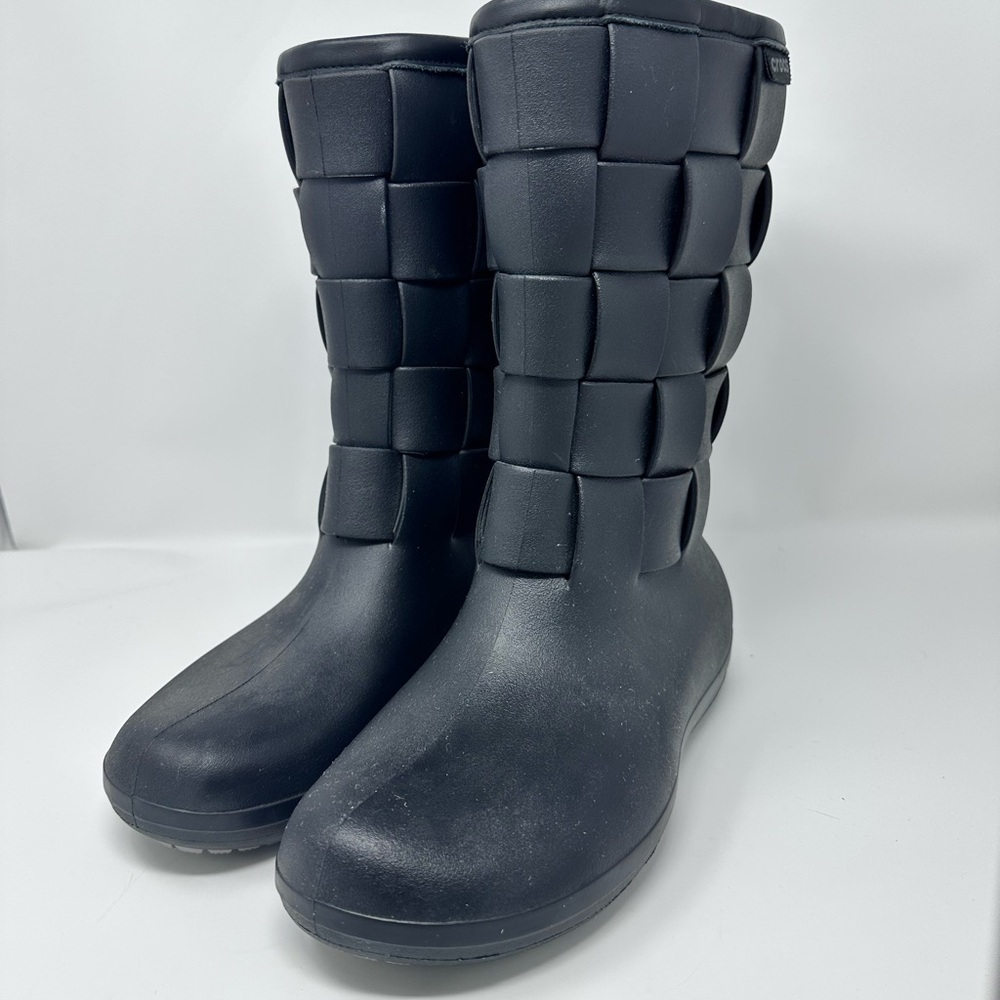 CROCS women’s Stylish Black Quilted Boots size 11